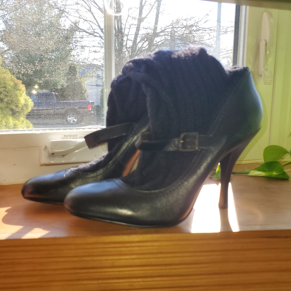 Leather heeled boots with sweater sweater sock.